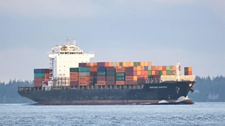 Моряк почина от коронавирус на контейнеровоз