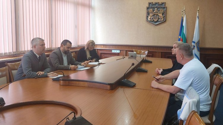 От РИОСВ обясниха пред кмета за нефтения разлив във Варна