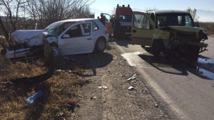 Петима ранени след челен удар на Околовръстното в Пловдив