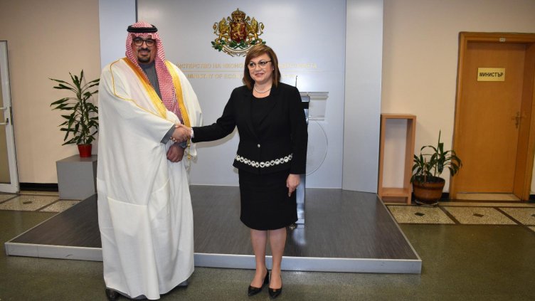 Нинова засилва връзките със Саудитска Арабия