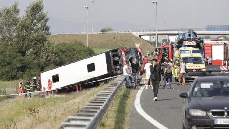 Ад в Хърватия, най-малко 10 загинаха в автобусна катастрофа