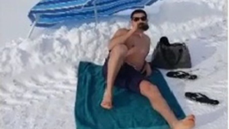 Мъж си направи плаж при минус 16 градуса в Банкя (видео)