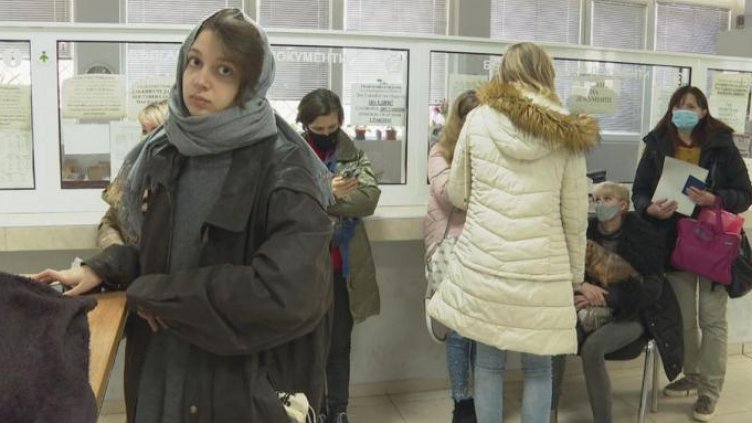 Драма с украинците се задава. Вадят ги от хотелите и по влаковете