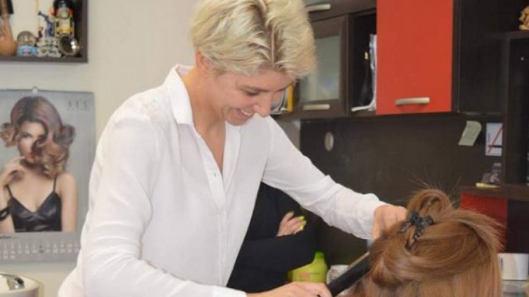 Фризьорка от Пазарджик с опит да влезе в книгата с рекордите на Гинес
