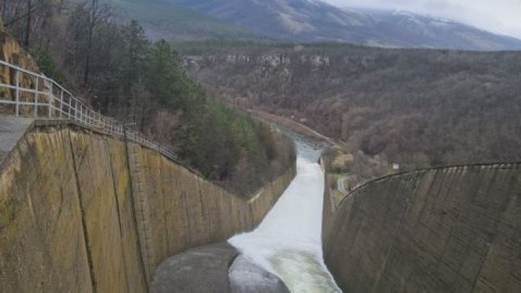 Язовир „Камчия“ прелива