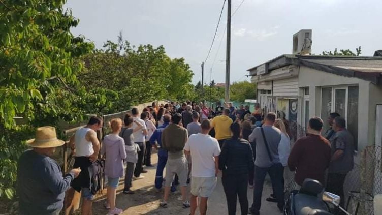 Разбит път тормози жителите на "Добрева чешма"