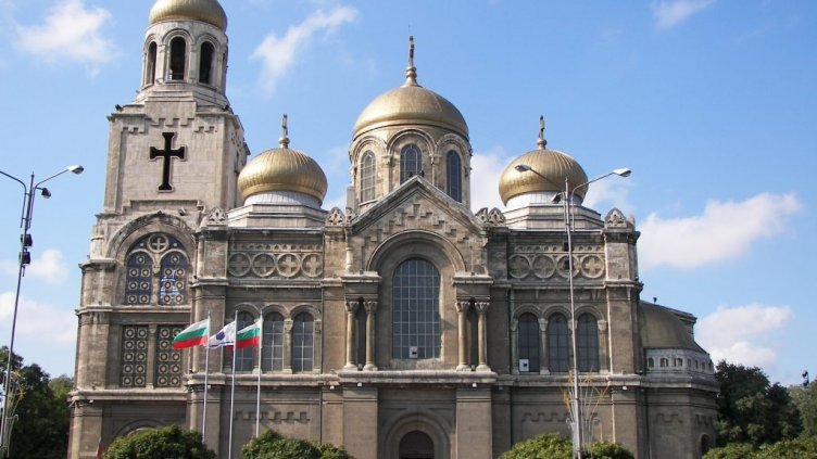 Слагат ново осветление на Катедралният храм „Св. Успение Богородично“