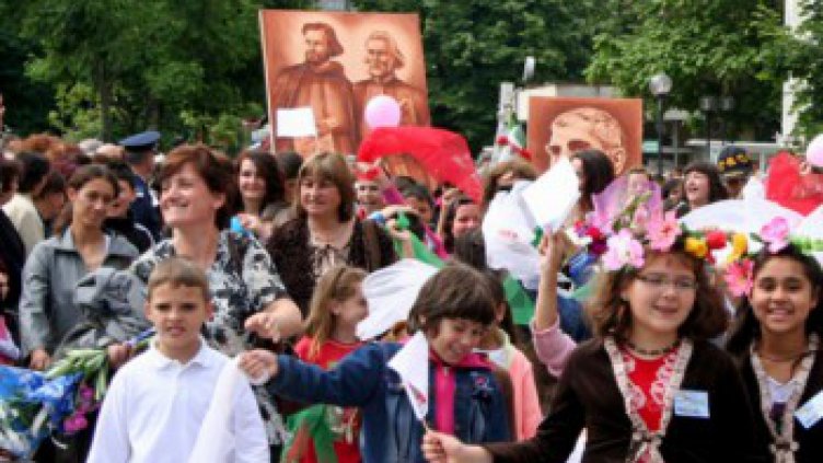 Затягат критериите за прием в първи клас