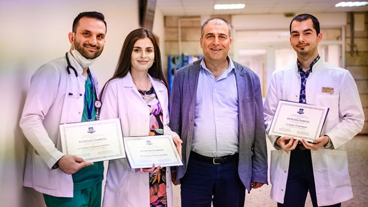 Отличиха млади лекари от Варна за работата им на първа линия