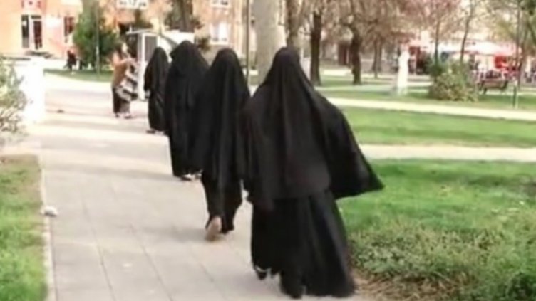 Бурките – патриотизъм, политическо говорене или нещо друго?