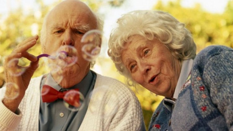 Нова програма ще  насърчава активността на възрастните хора в социалния живот 