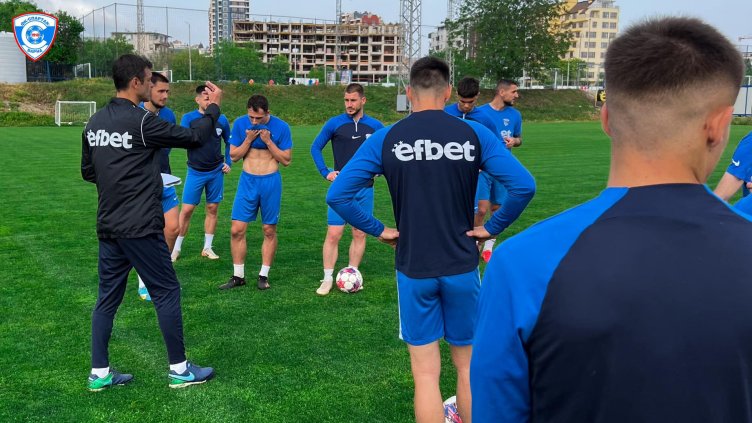 Спартак се бори да запази първото място във Втора лига с важен мач в събота