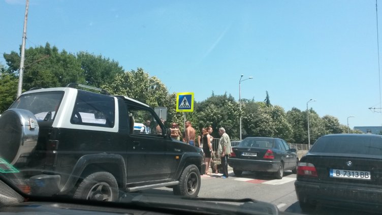 Кола блъсна пешеходка на "зебра" в "Аспарухово"