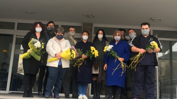 Ротарианци дариха предпазни средства срещу COVID-19 за медиците в МБАЛ “Света Анна” във Варна