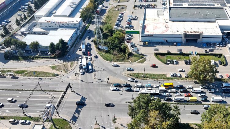 Затворено е дясното платно от бул. „Владислав Варненчик“ в посока центъра на града при Двете кули