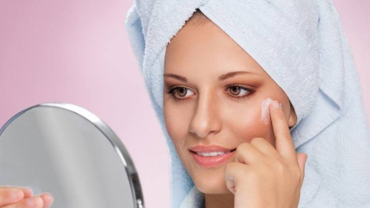 Как действа хиалуроновата киселина на кожата?