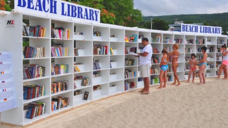 Нова библиотека на плажа за 24 май