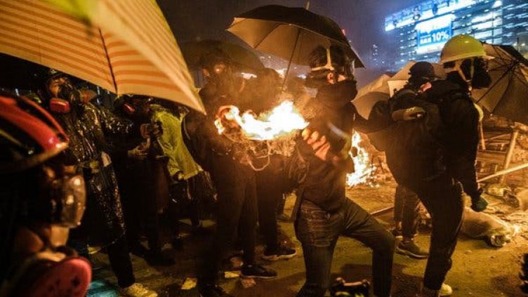 Пекин: Само ние можем да вземем решения за Хонконг  