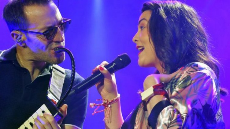 Каро Емералд очарова публиката в зала Универсиада