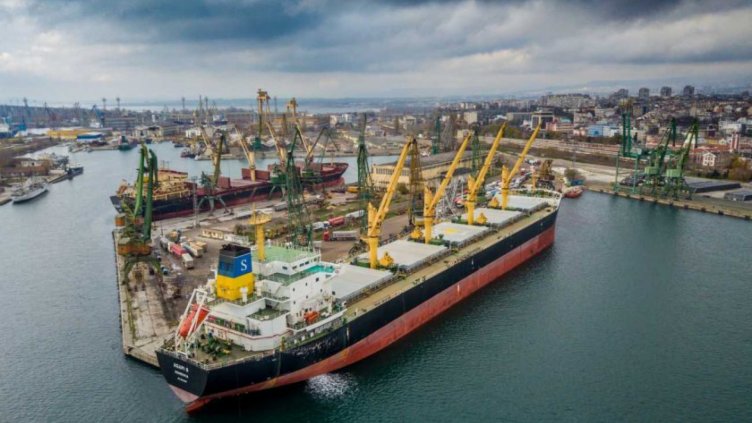 Ограничава се слизането на членовете на екипажите на кораби в пристанищата в област Варна
