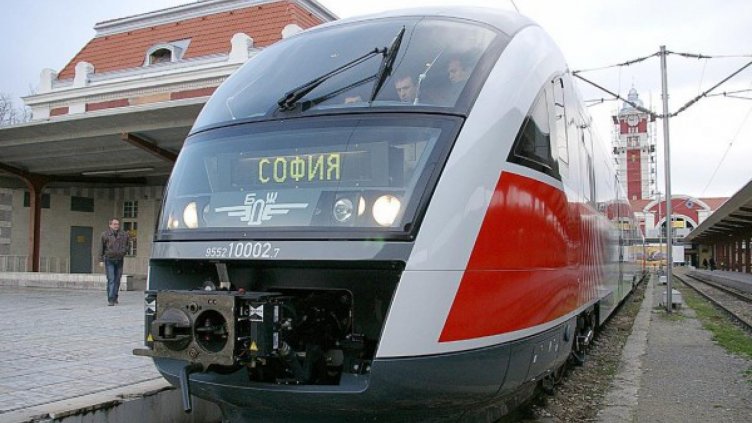 БДЖ пуска допълнителни вагони към 114 влака по празниците