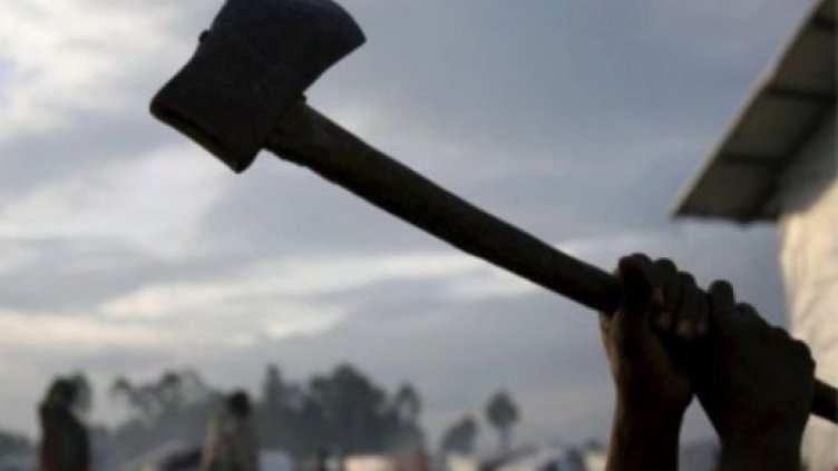 Дрогиран вдигна брадва срещу хора в София, задържаха го