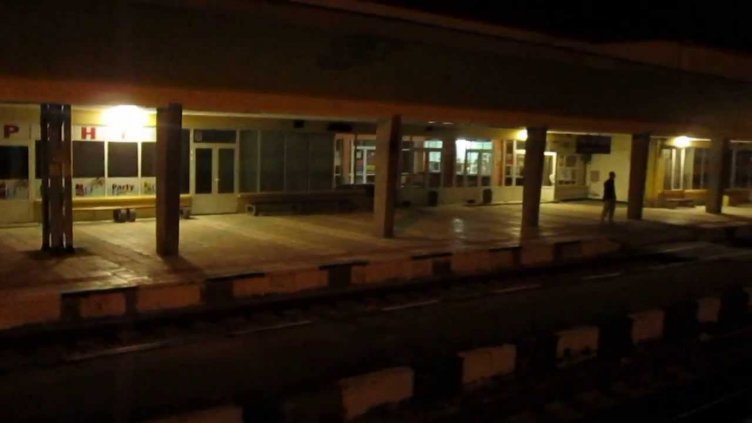 Пак пада таванът на козирката на гарата в Търговище