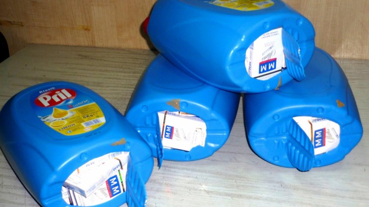 Откриха цигари, укрити в туби от почистващи препарати