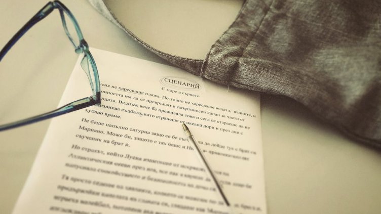 Предизвикват варненски ученици да напишат сценарий за „Любовта е лудост“