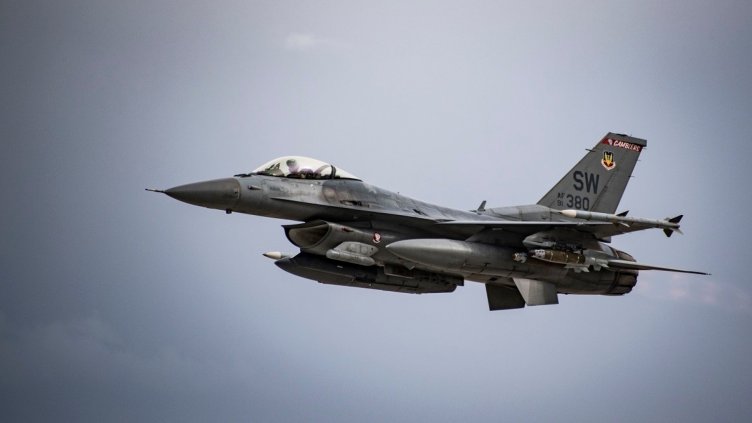 Изтребител F-16 се разби в Германия