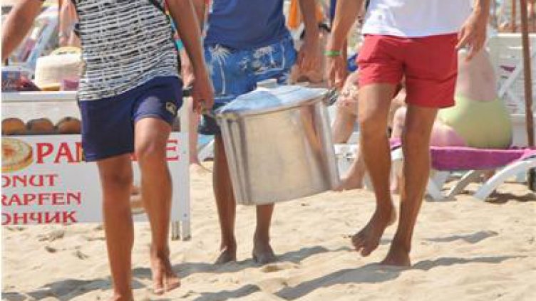 Продавачи на царевица по морето заработват и като наркодилъри