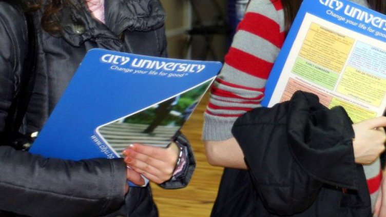 МОН въвежда удължено работно време през юни и юли