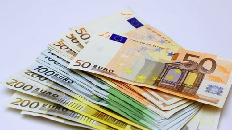 Еврото се срина спрямо долара