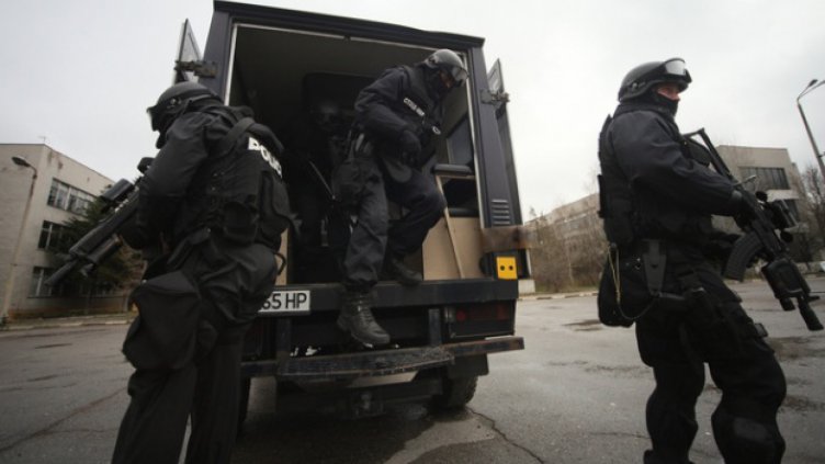 Разбиха канал за мигранти от България към Европа