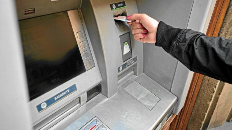 Над 23 млн. евро са похарчили българите по Коледа в чужбина с картови плащания