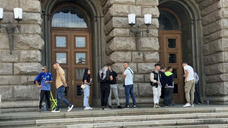 Двете крила на ДПС чакат за регистрация пред ЦИК