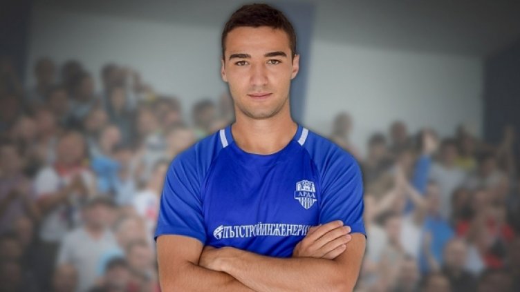 Синът на герой от САЩ'94 подписа с Локо Пд