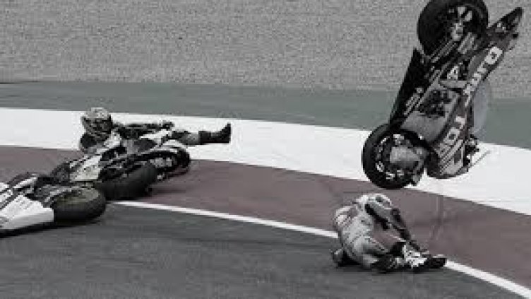 Трагедия на супербайк: Двама загинаха, 11 състезатели са ранени