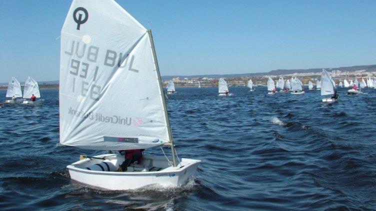Елитът във ветроходството се събира във Варна за регата “Бриз”