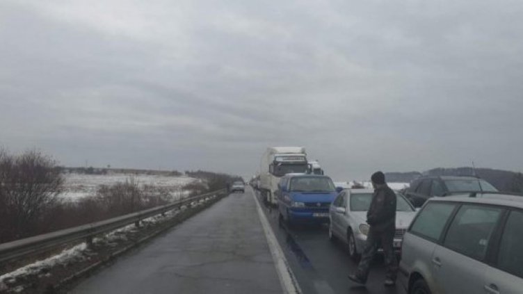 Огромно задръстване на магистрала "Тракия" при Вакарел