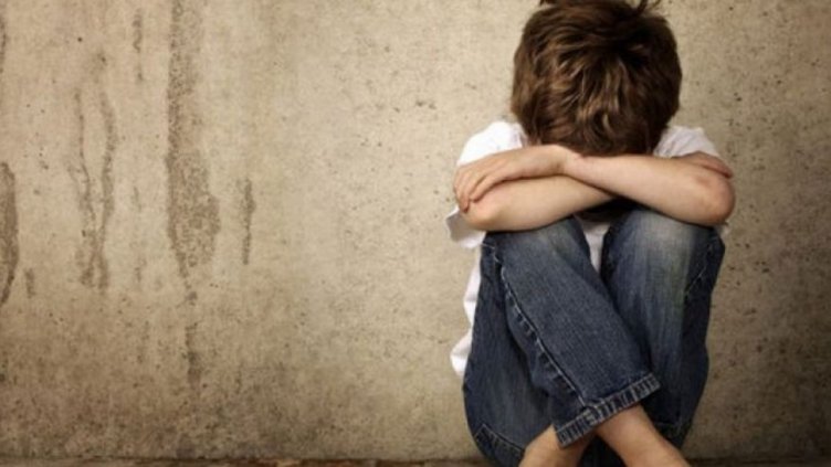 Задържаха учител по музика, блудствал с малолетни