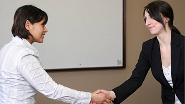 Имате обещаващо бъдеще и кандидатствате за мечтаната работа. Ръкувате се с бъдещия си шеф и казвате: „Приятно ми е, Кокона Катърова!”