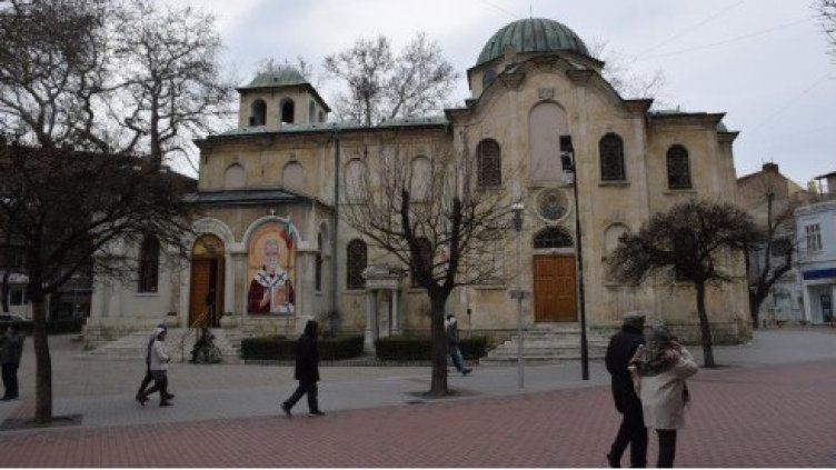 100 лв. глоба за провадиец, плюл и псувал по хората по ларгото във Варна