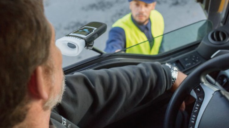 Спипаха почерпен шофьор на камион