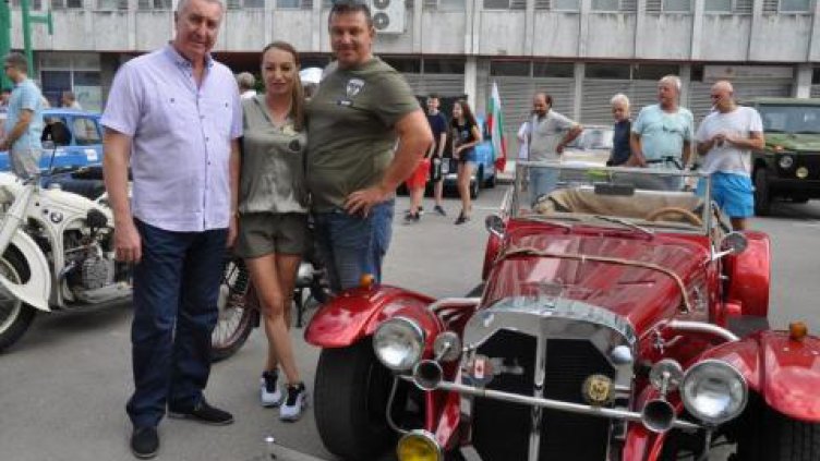 Участници от три държави се събраха на ретро парад във Видин (ВИДЕО)