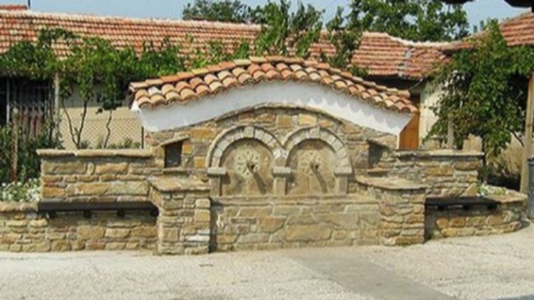 Чешмата в центъра на село Ялово