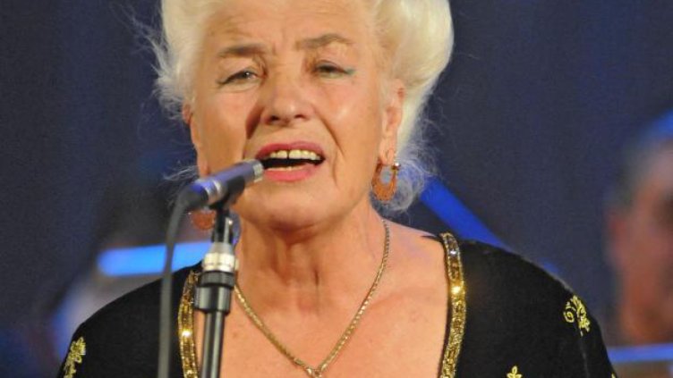 Звезден рожденик: Янка Рупкина на 77г.