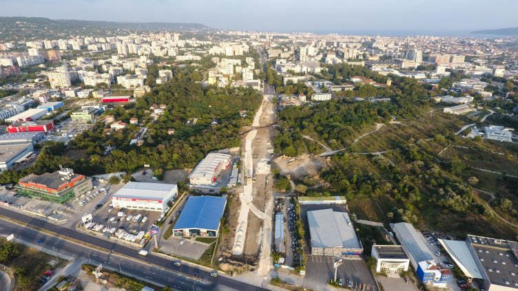 Вижте пробива на бул. &quot;Сливница&quot; отвисоко (СНИМКИ)