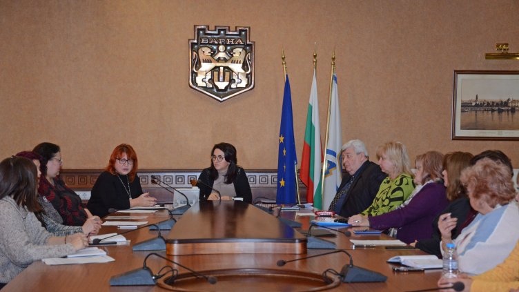 В общинските центрове за социални услуги във Варна недостига персонал