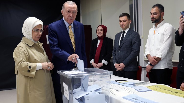 Опозицията с огромни победи на местния вот в Турция